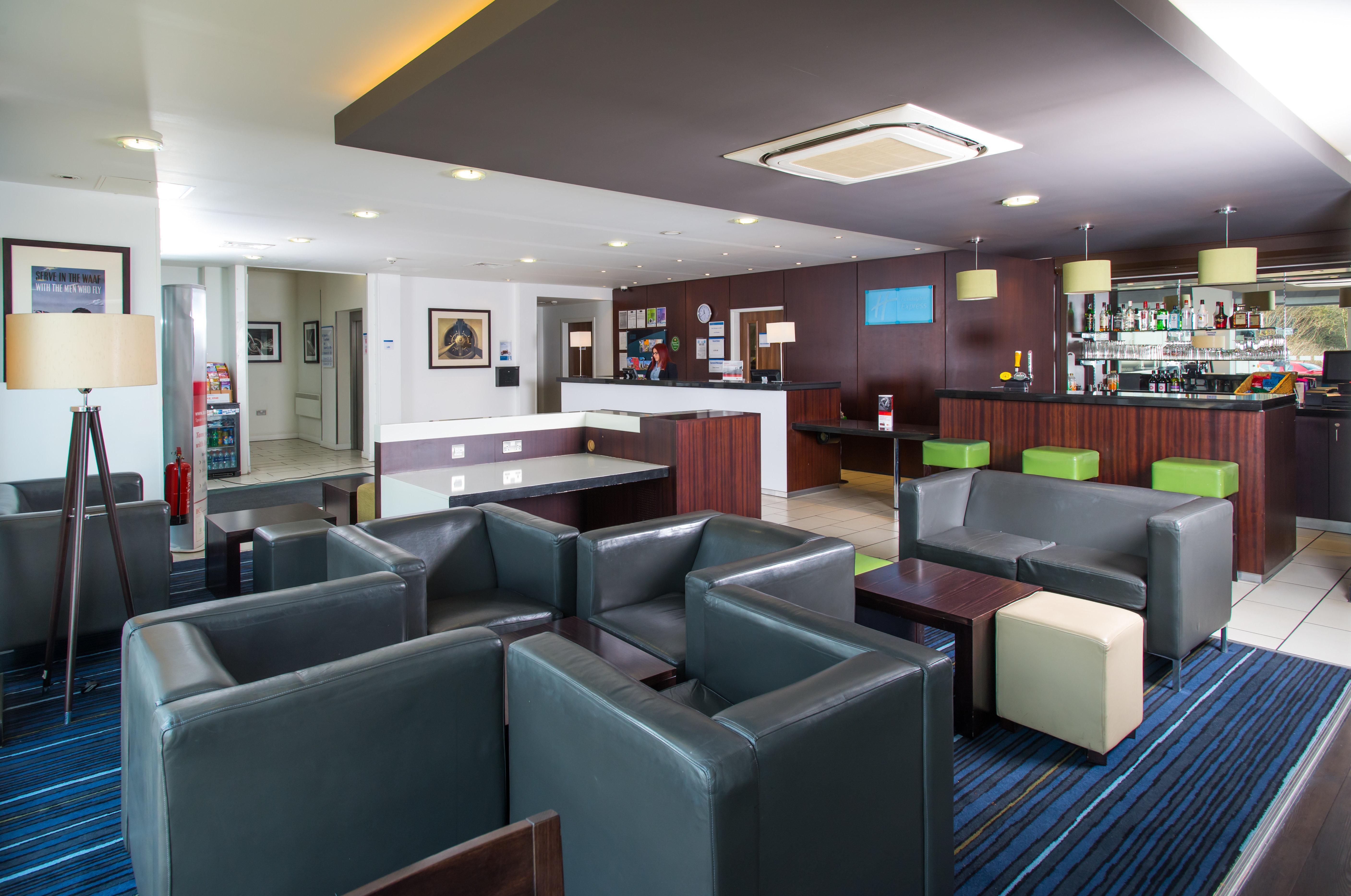 Holiday Inn Express Cambridge Duxford M11 Jct 10 By Ihg Luaran gambar